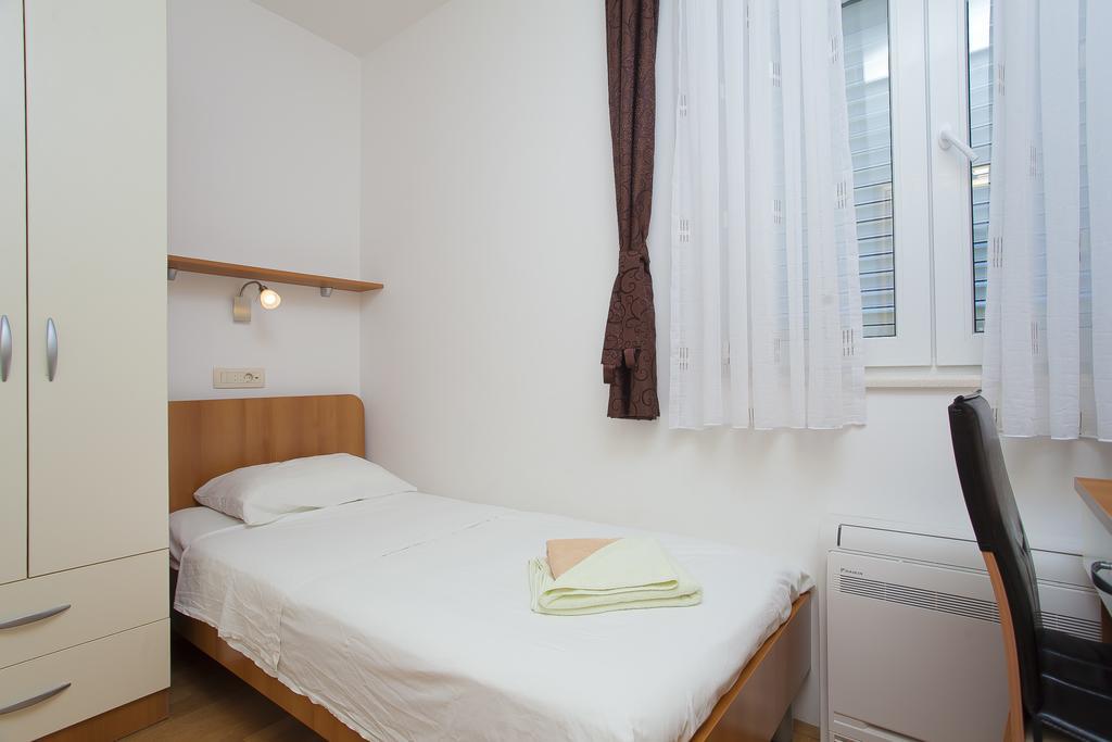 Apartments Villa Maris Lumbarda Habitación foto
